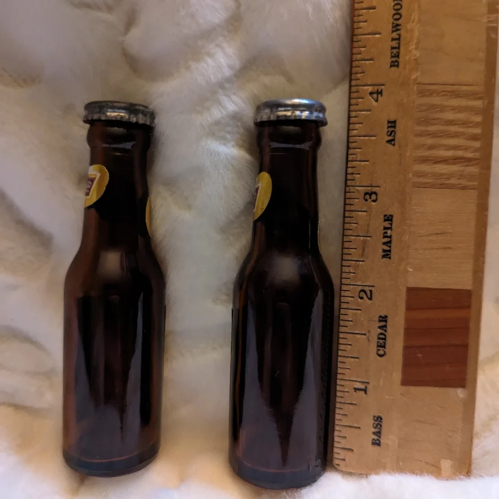 Last Call.Vintage 1960s Schlitz salt and pepper